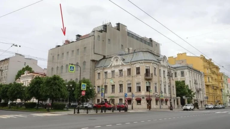 Особняк за 800 миллионов рублей: в Петербурге выставили на продажу исторический дом, который структуры «Газпрома» хотели превратить в элитные апартаменты