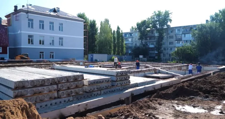 В Саратовской области резко снизился уровень требований к застройщикам — в десять раз