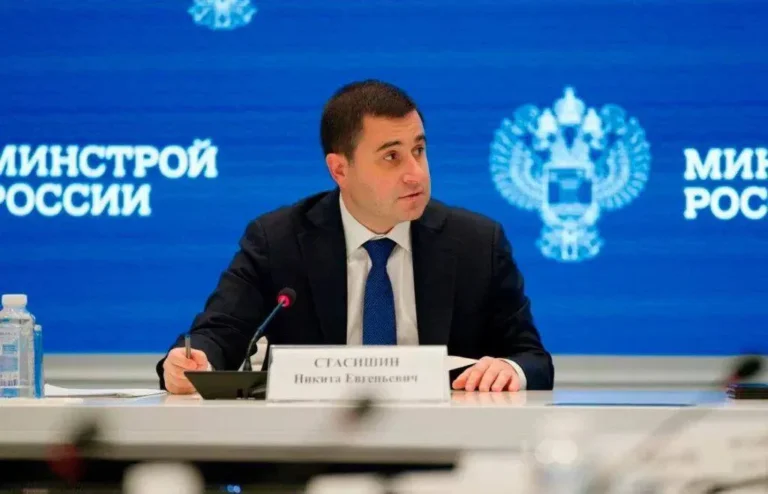 Сразу два громких инфоповода от замглавы Минстроя РФ Никиты Стасишина с «Движения»