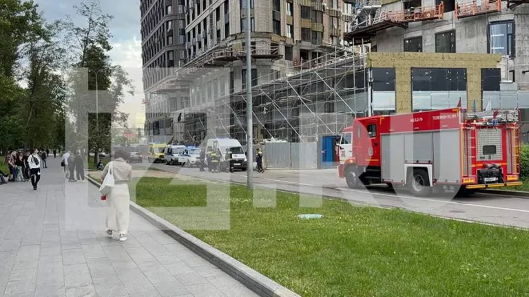 На стройке ЖК бизнес-класса «Интеллигент» в центре Москвы рухнул строительный лифт