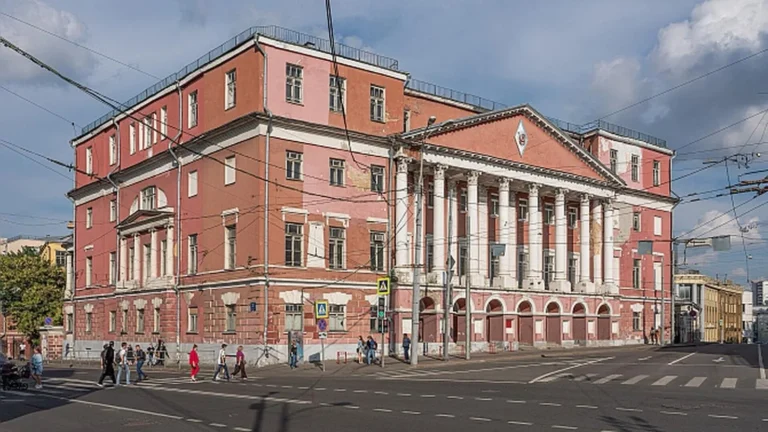 Дом графа Мусина-Пушкина в Москве продан за 733 млн рублей: что появится в историческом особняке XVIII века 