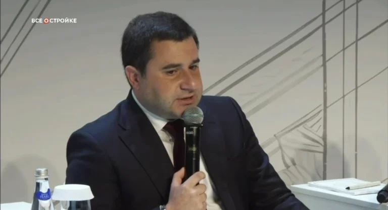 «Сегодня застройщики конкурируют между собой не ценой квадратного метра, а качеством проектов»,— замглавы Минстроя РФ Никита Стасишин