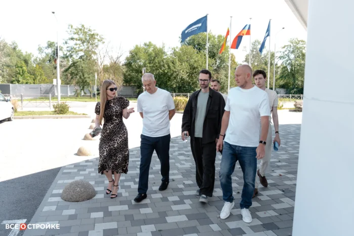 Рябов Дмитрий Александрович Генеральный директор DARS Софронов Дмитрий Вячеславович Коммерческий директор ГК «DARS» Енина Татьяна Романовна директор по маркетингу ГК «ЮгСтройИнвест»