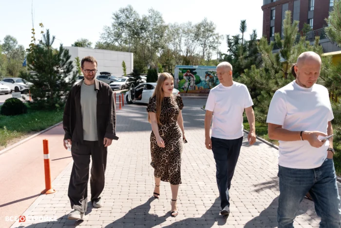 Рябов Дмитрий Александрович Генеральный директор DARS Софронов Дмитрий Вячеславович Коммерческий директор ГК «DARS» Енина Татьяна Романовна директор по маркетингу ГК «ЮгСтройИнвест»