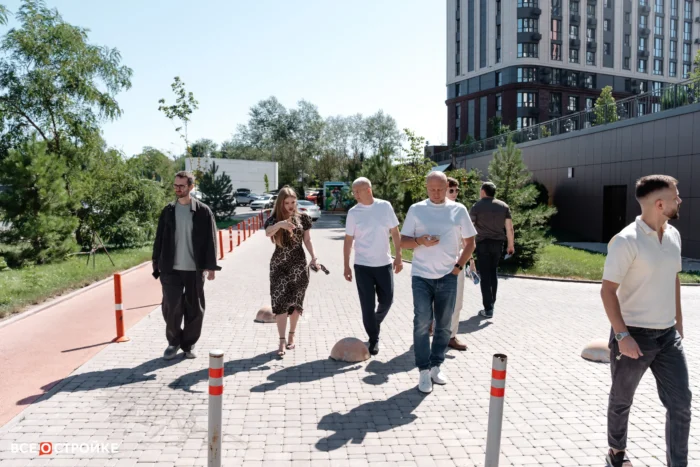 Рябов Дмитрий Александрович Генеральный директор DARS Софронов Дмитрий Вячеславович Коммерческий директор ГК «DARS» Енина Татьяна Романовна директор по маркетингу ГК «ЮгСтройИнвест»
