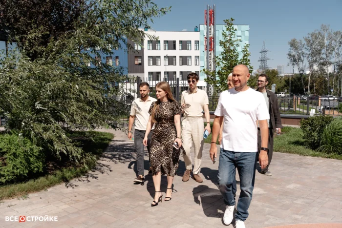 Рябов Дмитрий Александрович Генеральный директор DARS Софронов Дмитрий Вячеславович Коммерческий директор ГК «DARS» Енина Татьяна Романовна директор по маркетингу ГК «ЮгСтройИнвест»
