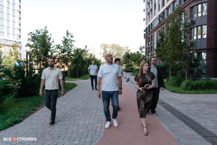 Рябов Дмитрий Александрович Генеральный директор DARS Софронов Дмитрий Вячеславович Коммерческий директор ГК «DARS» Енина Татьяна Романовна директор по маркетингу ГК «ЮгСтройИнвест»