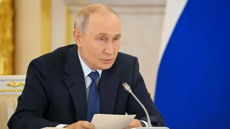 Президент поручил правительству готовить отдельную программу восстановления поврежденных складов в России 