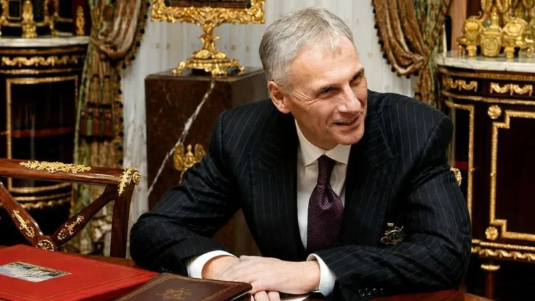 Из губернаторов в бетонщики