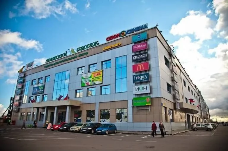 ВТБ решил банкротить владельца ТЦ «Пражский пассаж», который недавно пытались продать почти за 10 млрд рублей