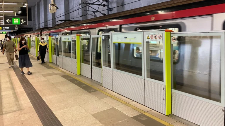 В Гонконге доходы от квартир помогают строить метро
