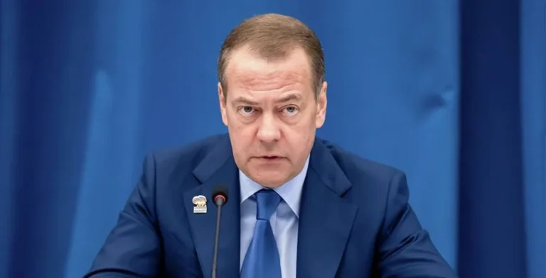 Медведев предложил пойти дальше временного управления иностранными активами и перейти к их принудительному изъятию