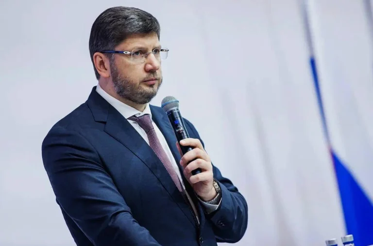 Зарплаты в стройке хотят сделать «белее»: Минстрой вместе с ФНС готовит специальный акт правительства