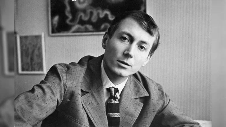 Дом, где родился Евгений Евтушенко, едва не ушел на дрова: как родовое гнездо знаменитого советского поэта в сибирской Зиме превратилось в музей