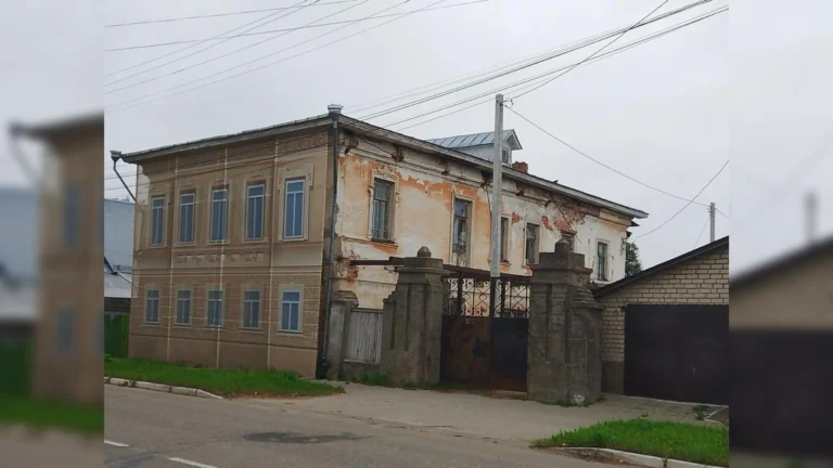 В Нерехте почти бесплатно продают Дом Сыромятниковых: купеческий особняк ищет хозяина-реставратора за рубль
