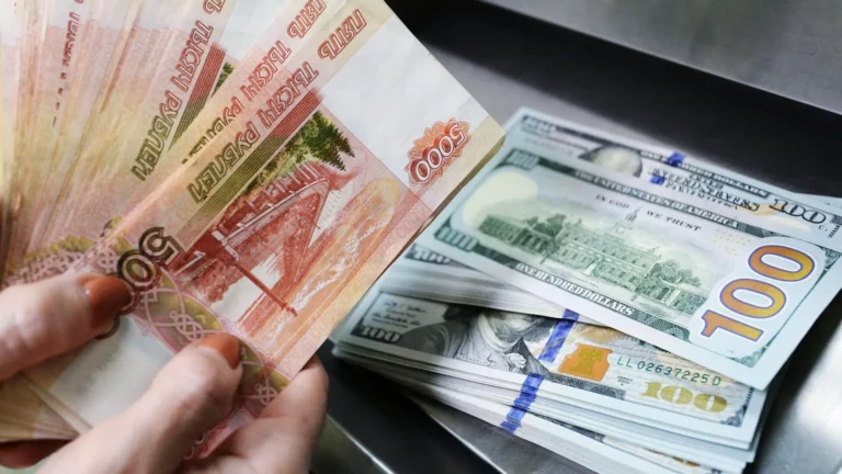 Московские вторичные квартиры за последние десять лет стали дешевле на 30-40% в долларах