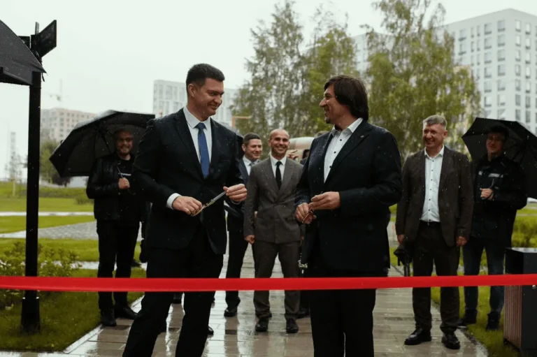 Велодорожки, воркаут-зоны, догхаб и центральная площадь: «Страна Девелопмент» передала Тюмени новаторский сквер