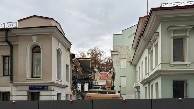 В Большом Палашевском переулке на Патриарших начался снос сразу шести особняков