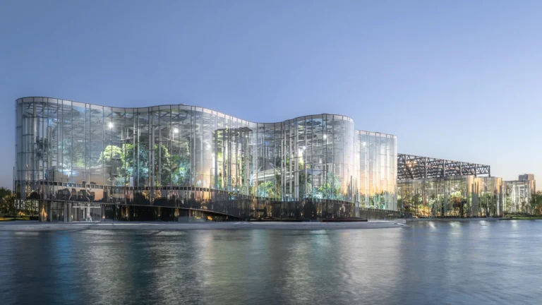 Оранжерея Expo Cultural Park Greenhouse вместо сталелитейного завода в Китае