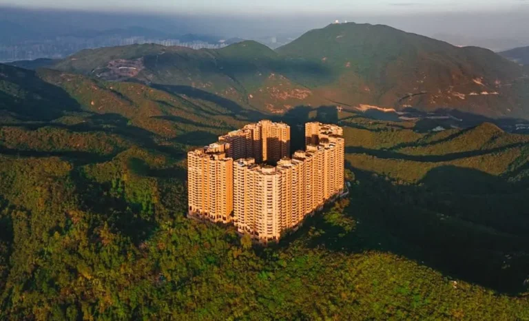 ЖК для интровертов построили в Китае — это Hong Kong Parkview, который в 80-х возвели среди гор