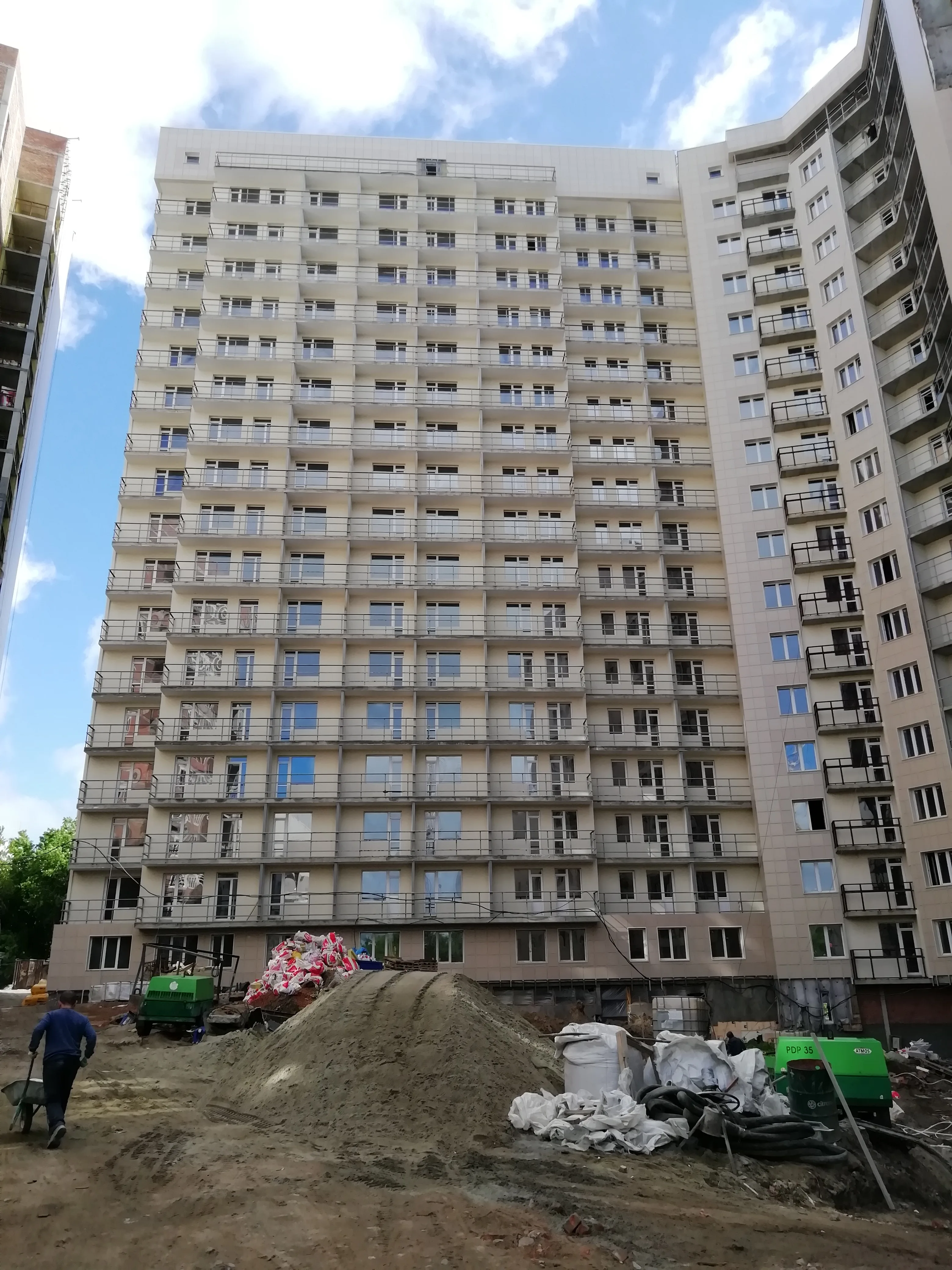 ЖК по адресу г. Новосибирск, район Кировский, улица Тульская, д. 80стр. и 82 стр., блок-секция Восемь блок-секций, в том числе:три блок-секции -I этап строительства, пять блок-секций -II этап строительства