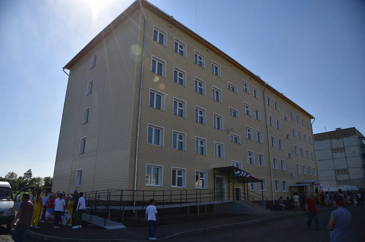 ЖК по адресу поселок городского типа Грамотеино, улица 60 лет Комсомола, д. 10