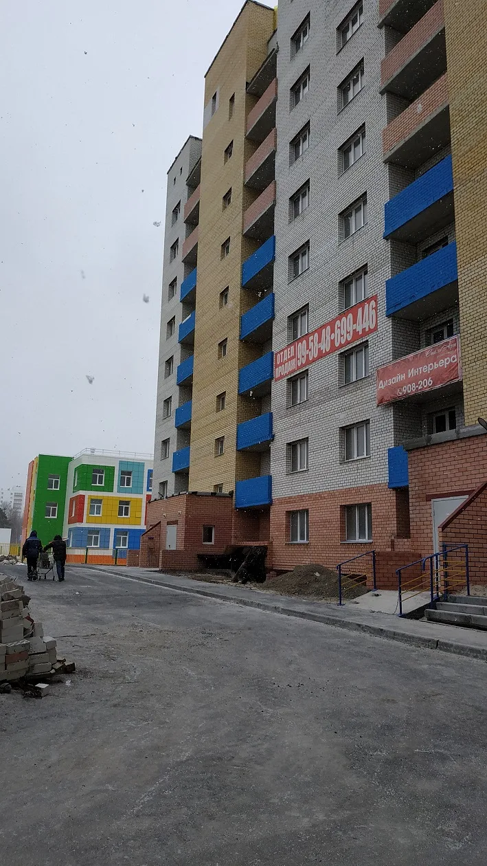 ЖК «9 ти этажный 4 х подъездный кирпичный жилой дом в микрорайоне 20А г Сургута Закрытая автостоянка 9 ти этажный 4 х подъездный кирпичный жилой дом в микрорайоне 20А г Сургута»
